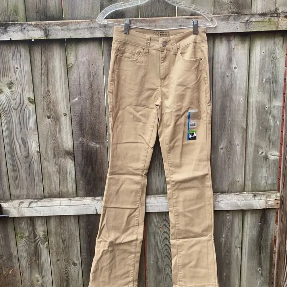 No Boundaries Tan mid rise boot cut pants sz. 3 NWT